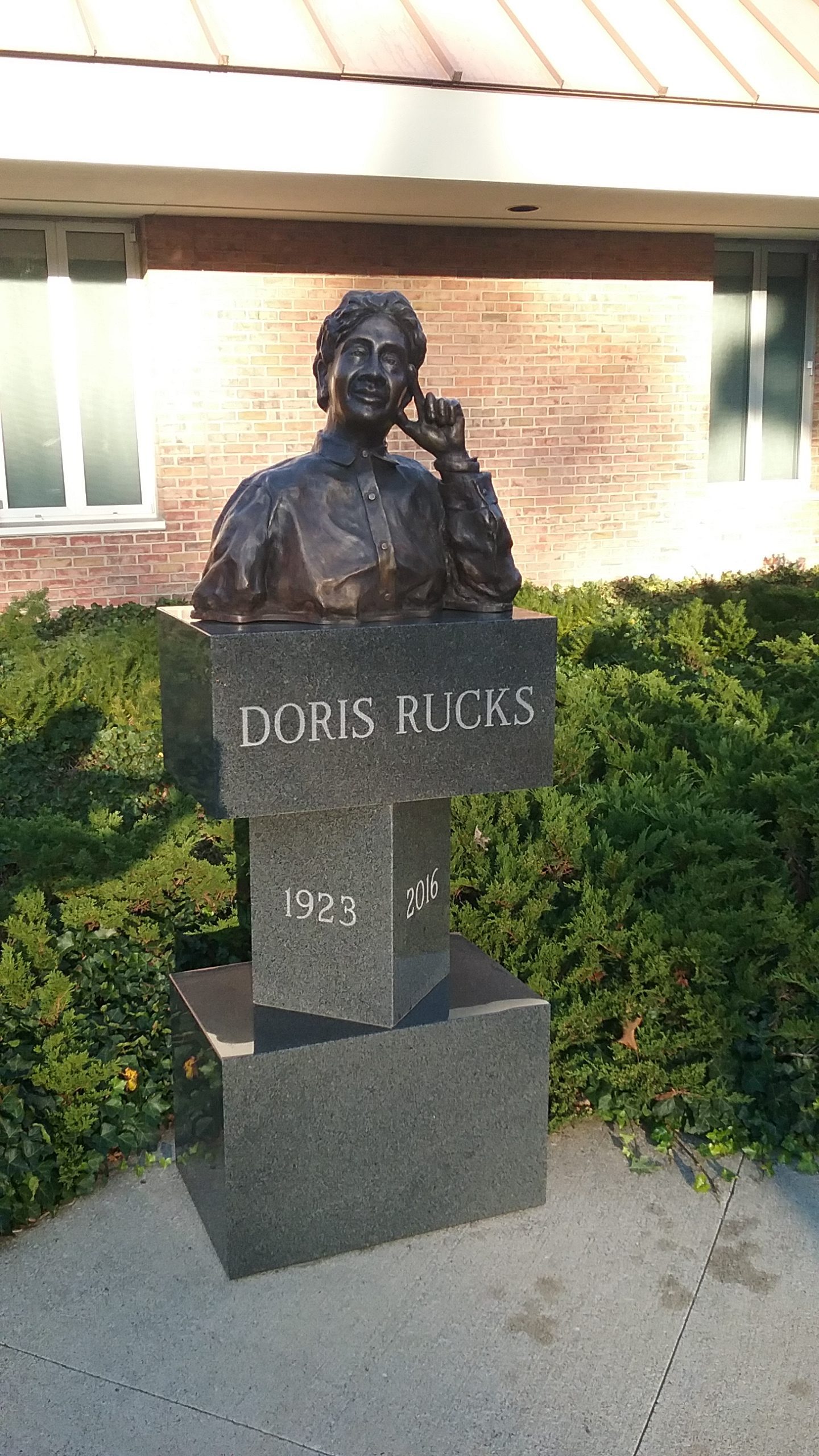 Doris Rucks Statue