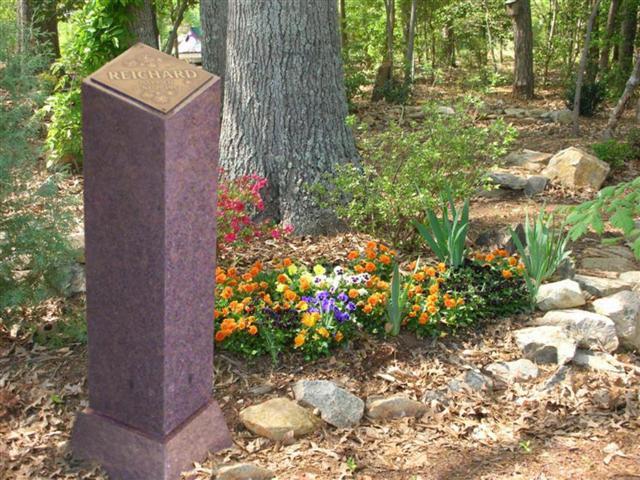 Cremation Pillar with Bronze